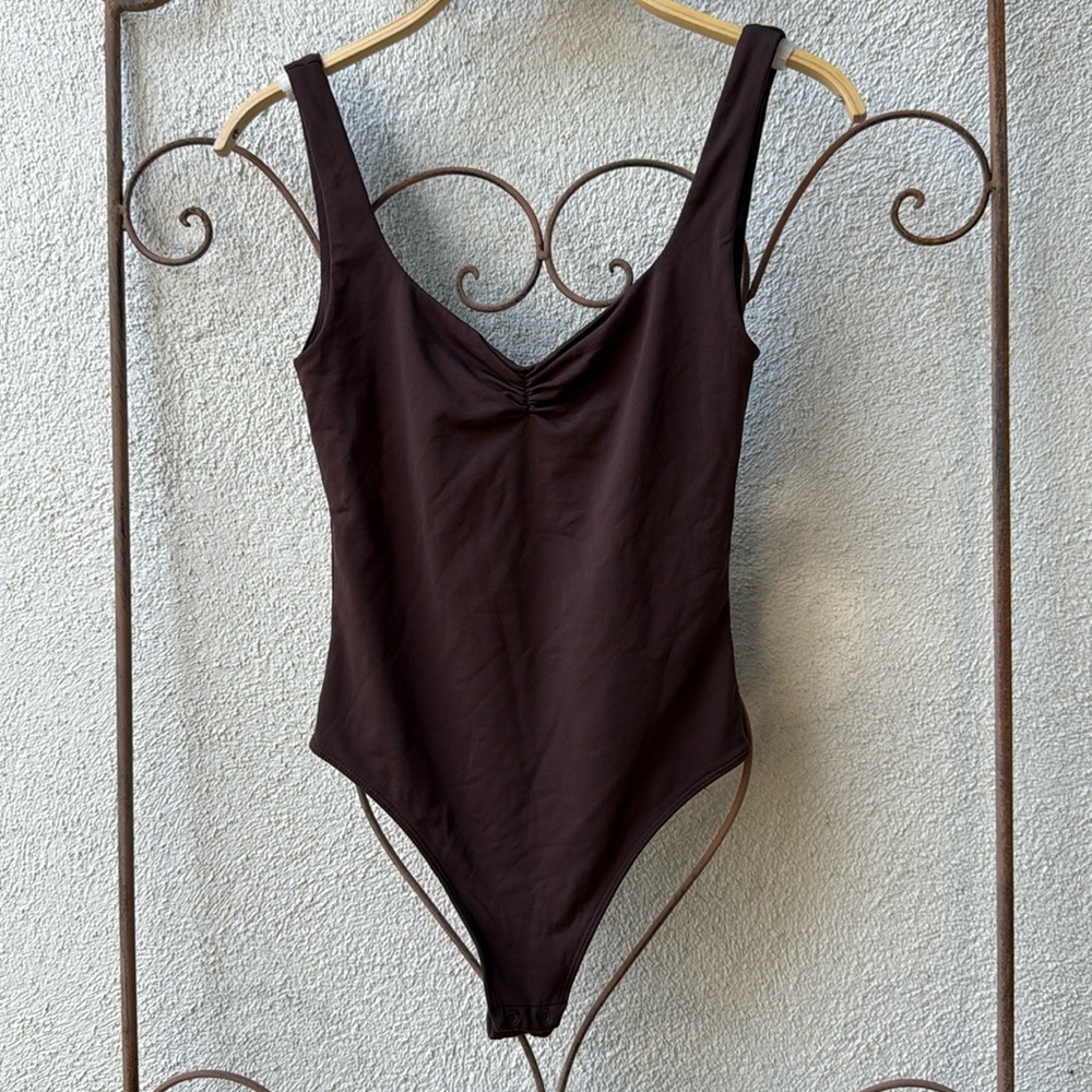 Aritzia Babaton Bodysuit